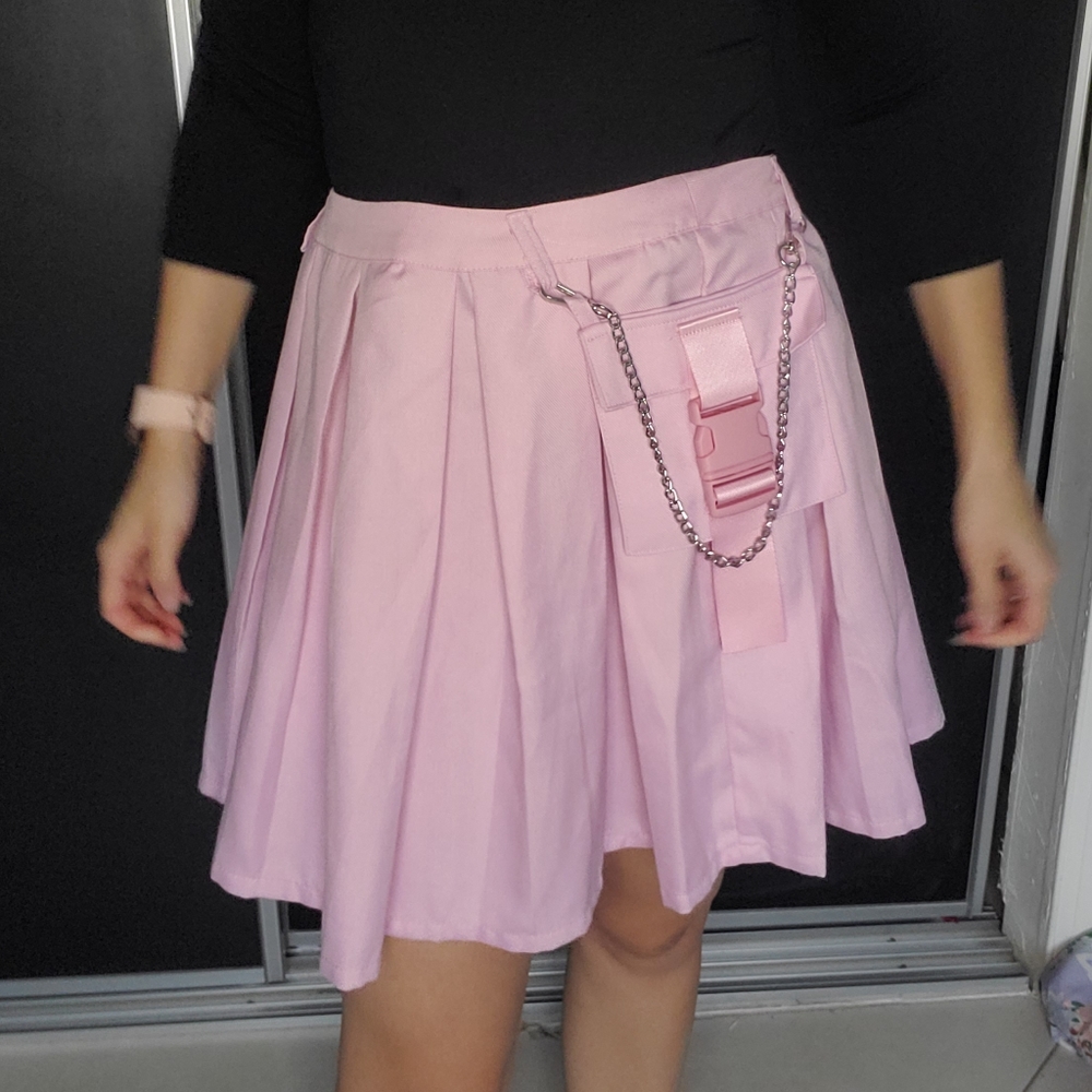 Pleated skirt with pocket